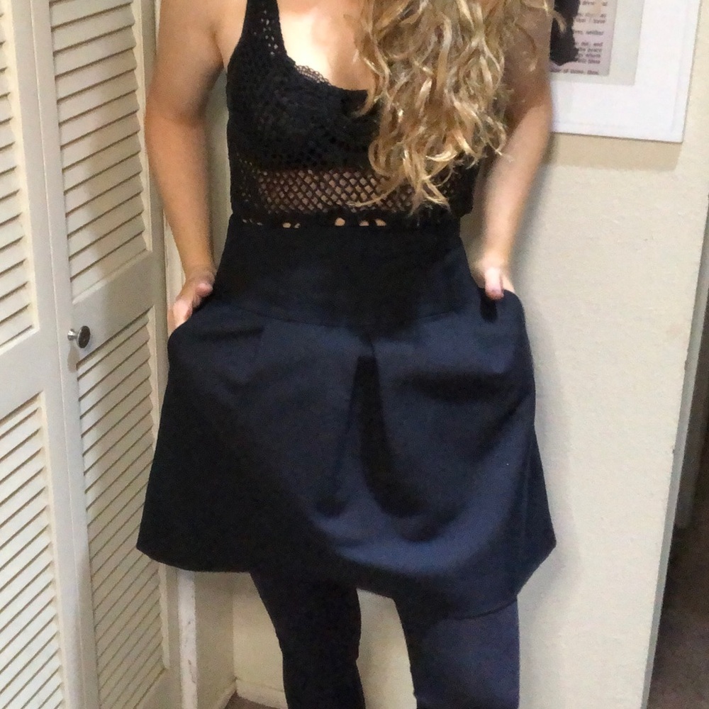 Zara basic black high waisted mini above the knee skirt with side pockets Sz m